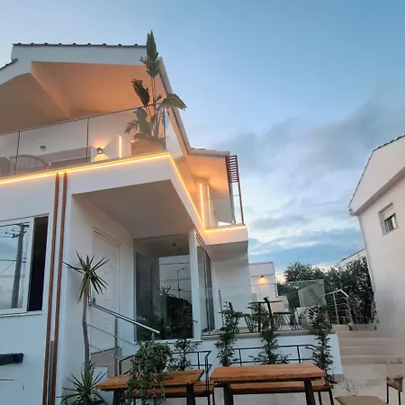 Kapahi Apartment Potos