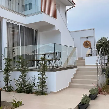 Kapahi Apartment Potos